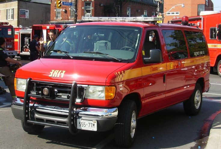 Toronto Fire Services District chief 32 Ford