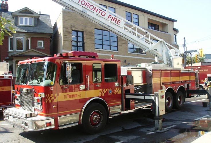 Toronto Fire Services Aerial 315 Spartan