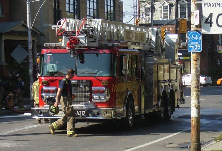 Toronto Fire Services Aerial 312 