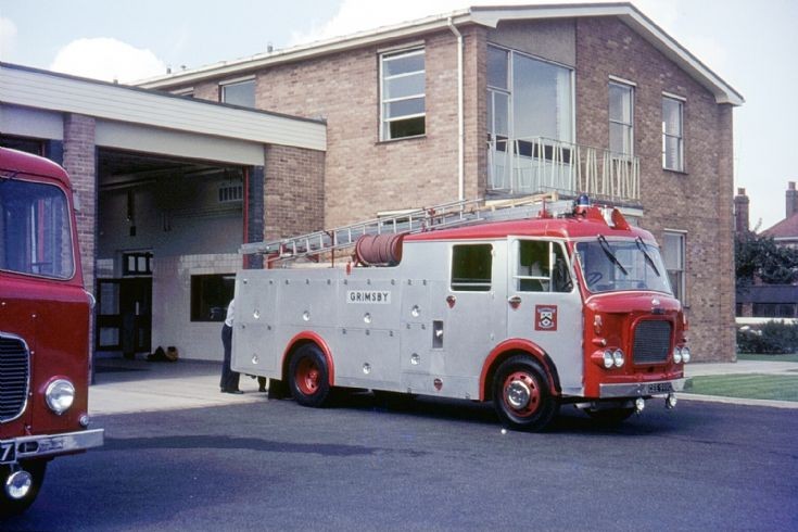 Grimsby Borough FB Dennis F33 PWt