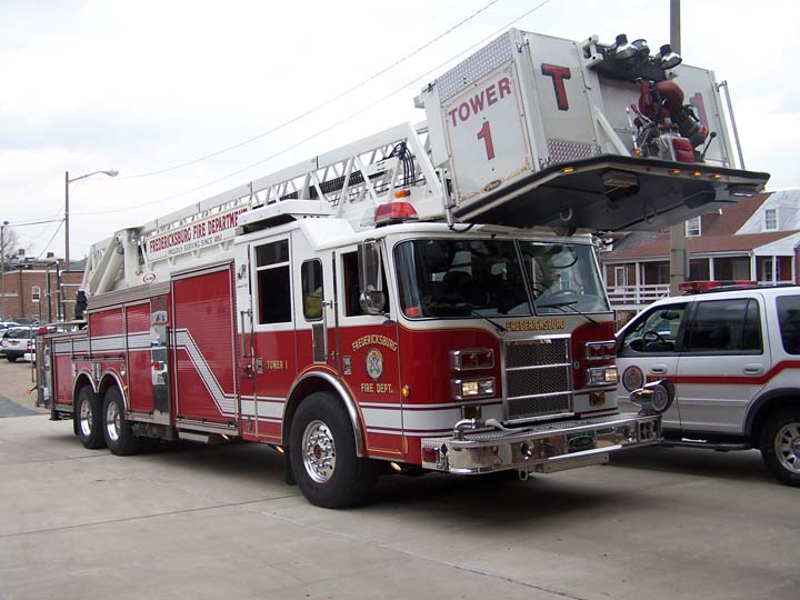 Fredericksburg Pierce Aerial appliance