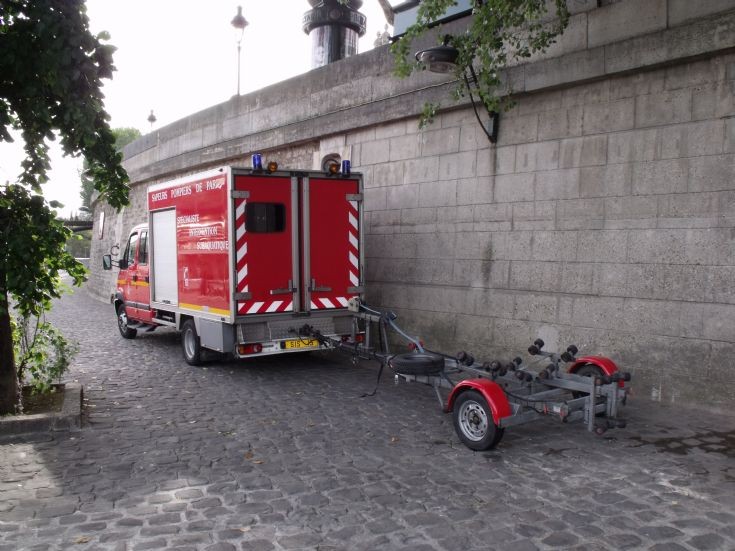 SIS 15 near Pont des Arts.