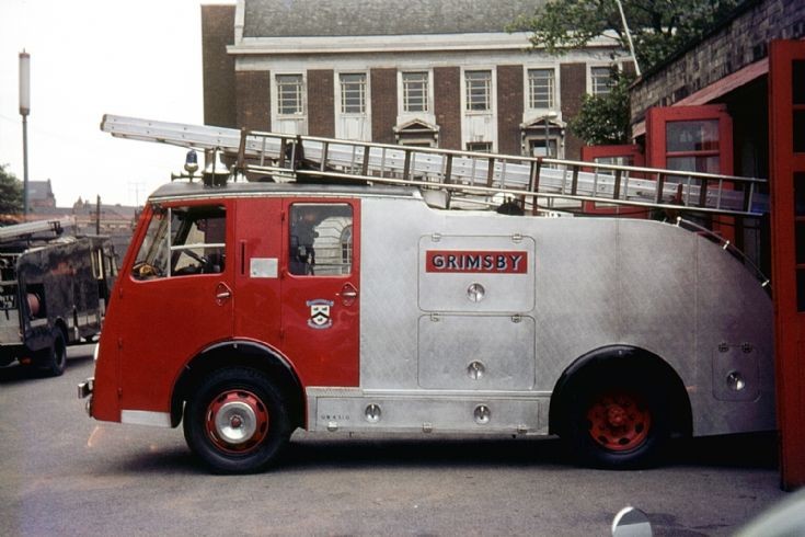 Dennis F8 at Grimsby Central