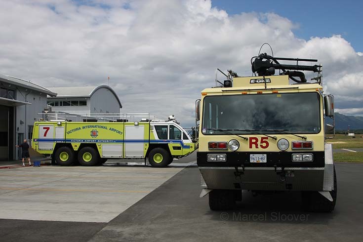Red 5 and Red 7 Victoria Airport