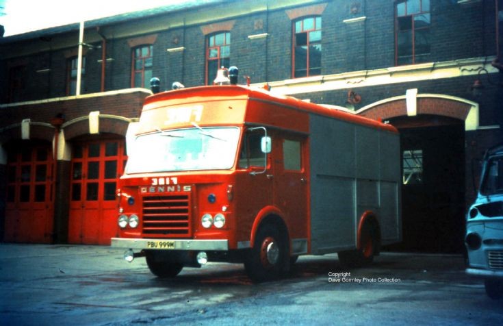 PBU 999M  Dennis Emergecy Tender. 