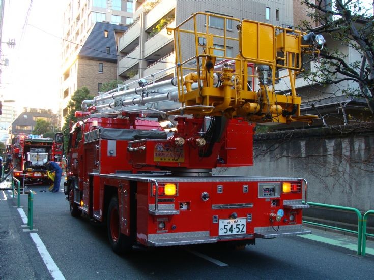 Isuzu Skylift - Tokyo FD (Kojimachi)