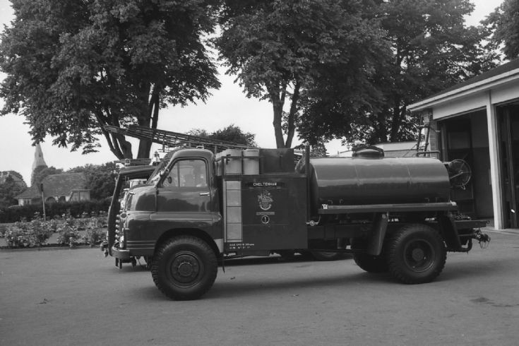 Cheltenham Glos,Bedford water carrier