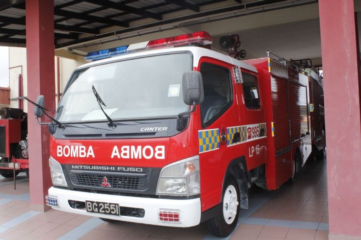 Mitsubishi Canter Light Pumper no.15 Brunei