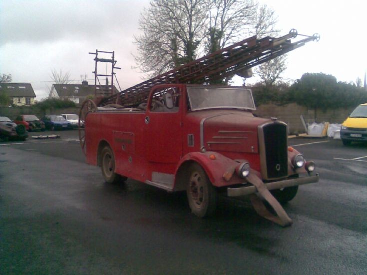 Dennis Light 4 JHK 327