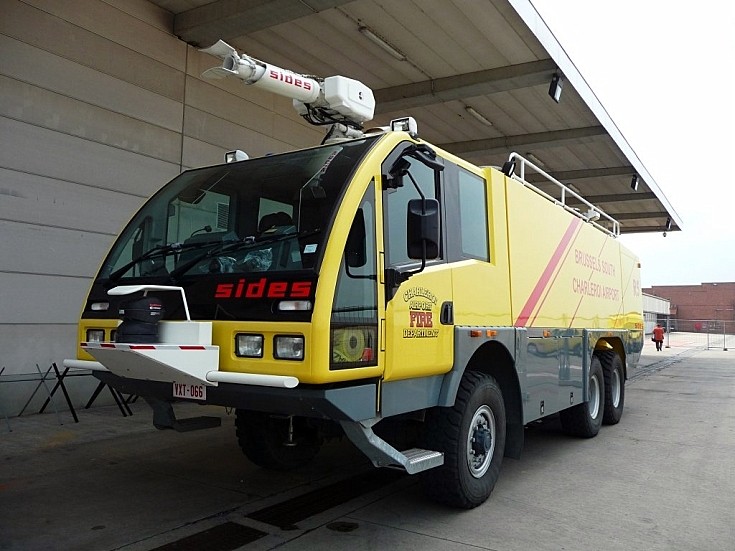 Brussels South/Charleroi airport Sides Crashtender