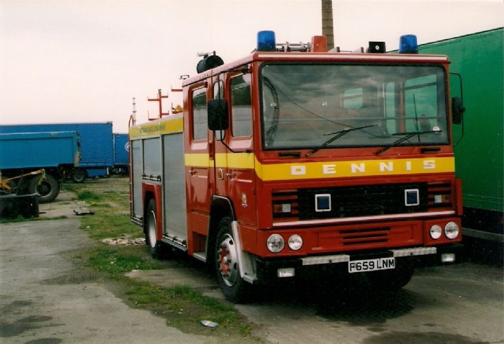 Dennis SS235 stationed at Hemmel Hempsted