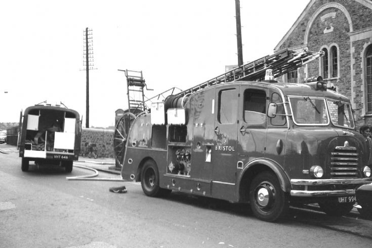 Bristol FB Bedford UHT 994