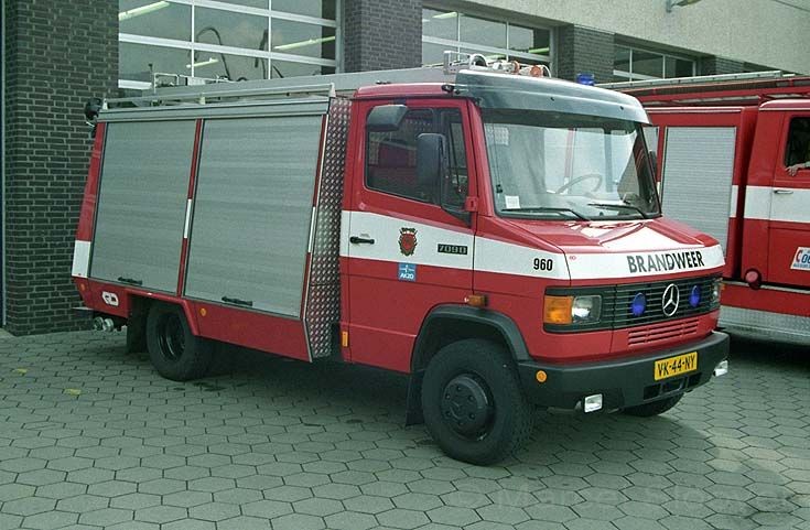 Brandweer Akzo Coatings Mercedes 709D
