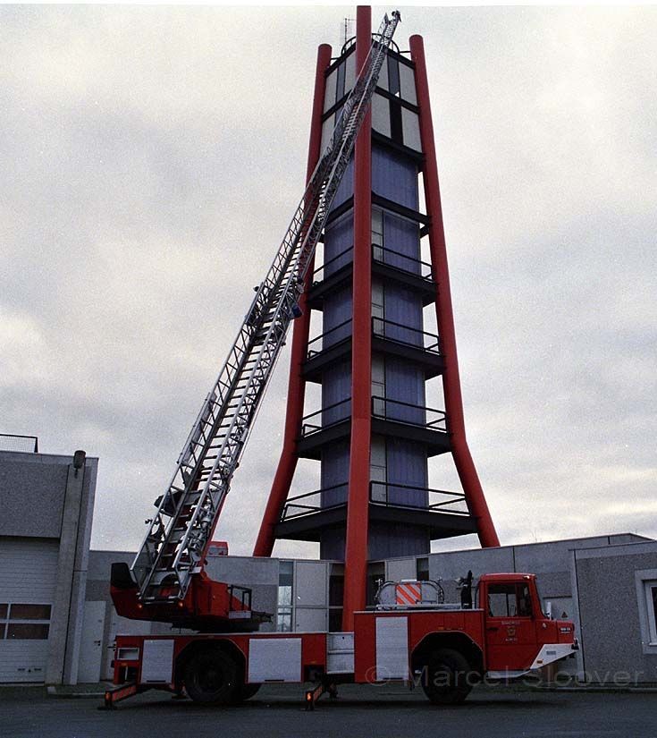 Brandweer Almere 30 metre ladder