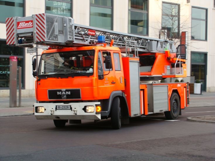 MAN Turntable ladder Metz Berlin FD B 2328