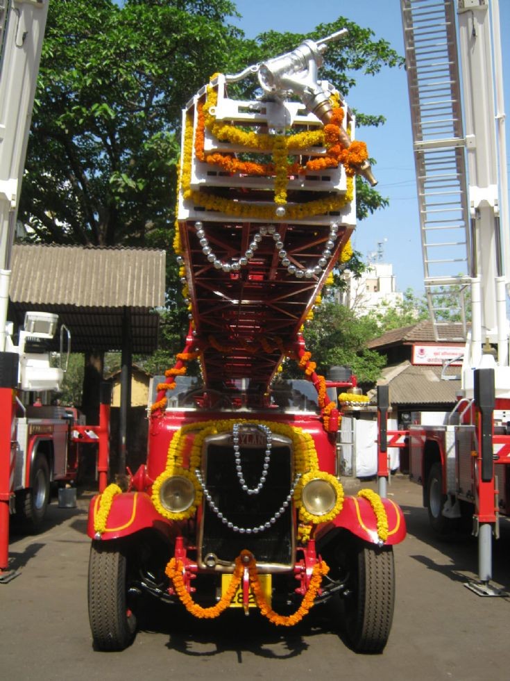 Mumbai oldtimer Fire truck Leyland