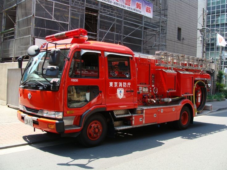 Nissan reserve pumper - Fire Department Tokyo