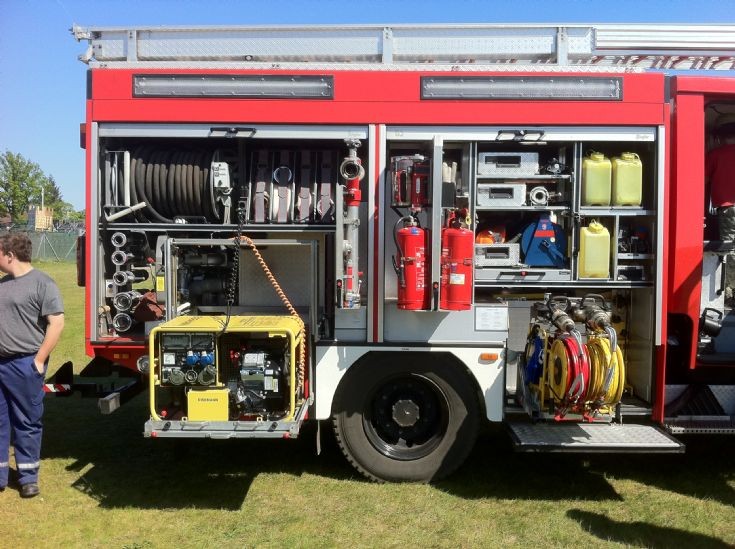 CE 2222 FF Celle Mercedes Ziegler right side