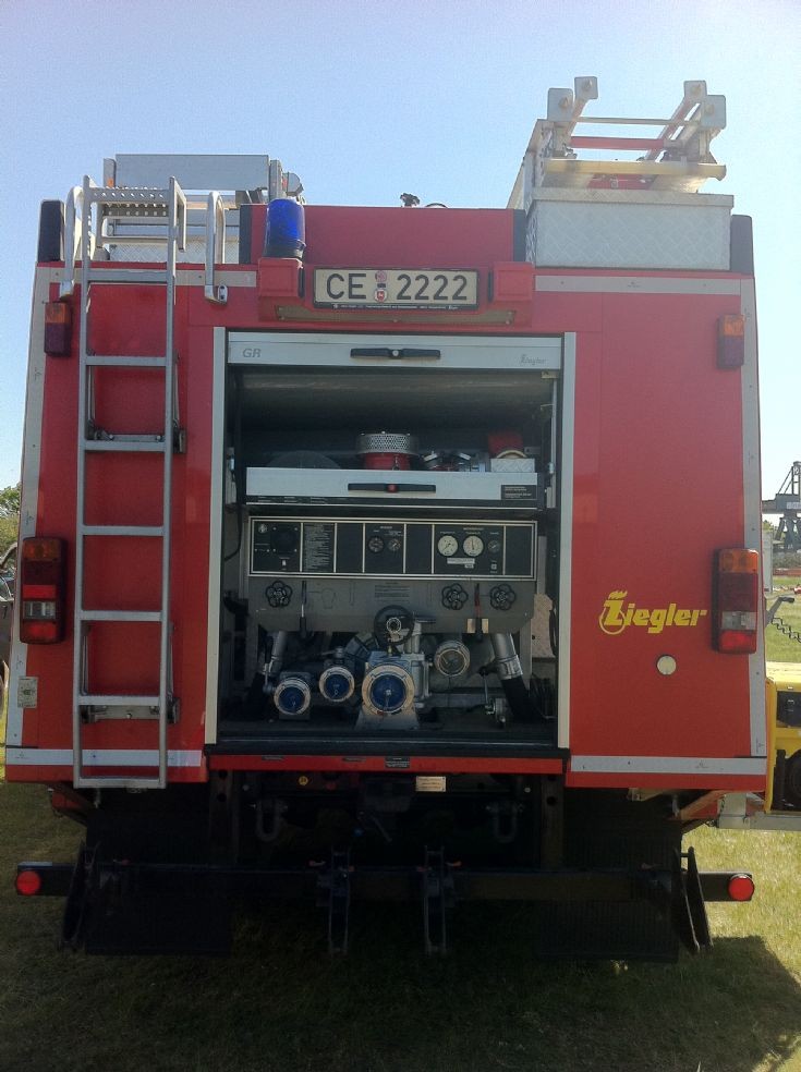 CE 2222 Feuerwehr Celle Mercedes Back