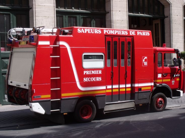 Renault Midliner PS100 on the street.