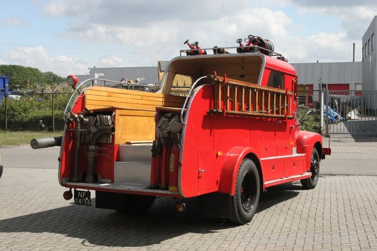 Brandweer Enkhuizen Ford oldtimer back
