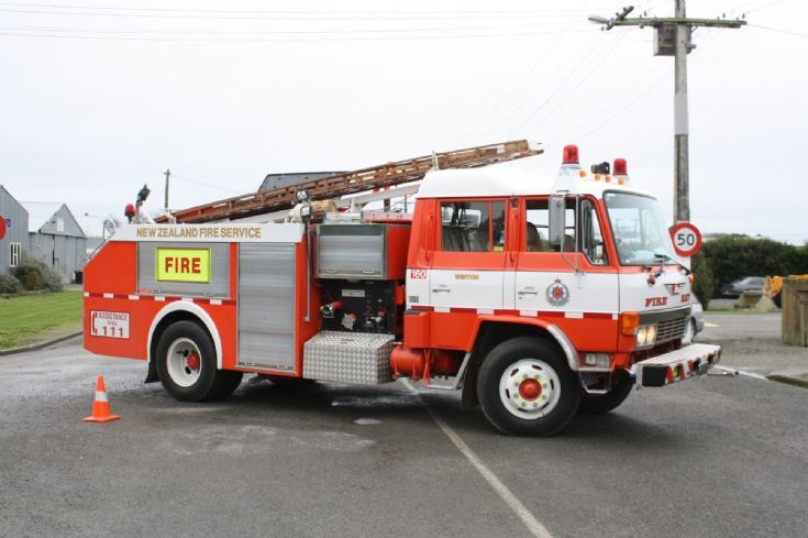 1986 Hino FF fire appliance