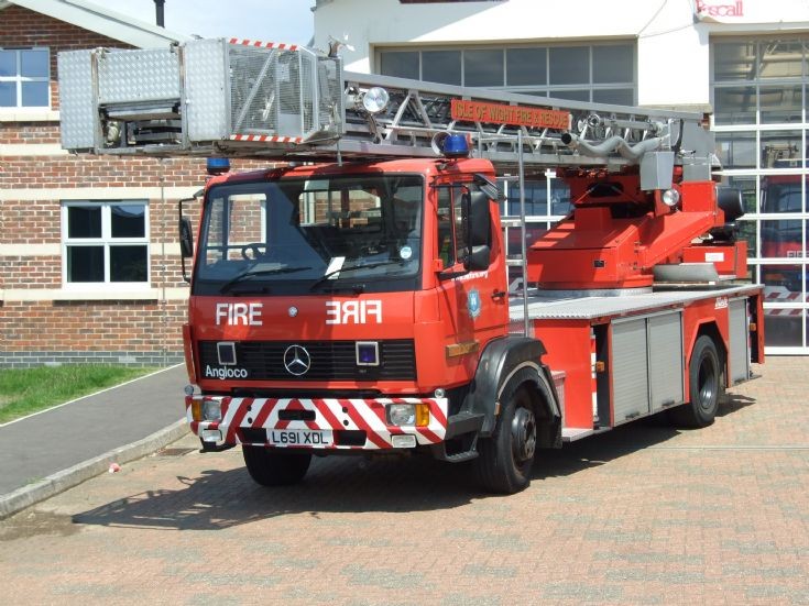 Isle of Wight F&RS Angloco Metz TL
