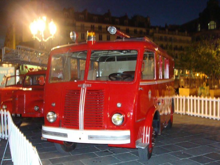 Berliet Pompiers de Paris oldies parade