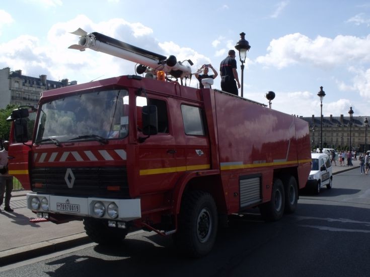 French Air Force Renault truck