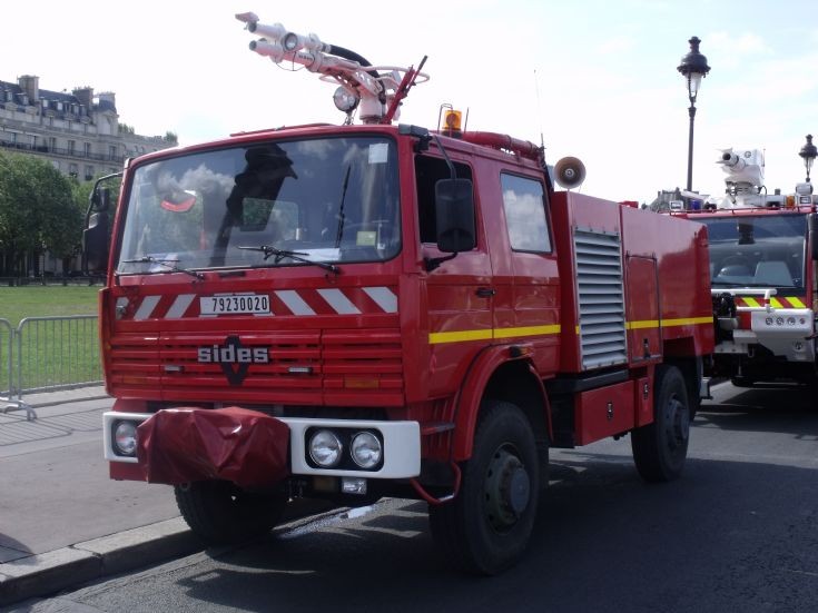 Renault & Sides fire truck in Paris.