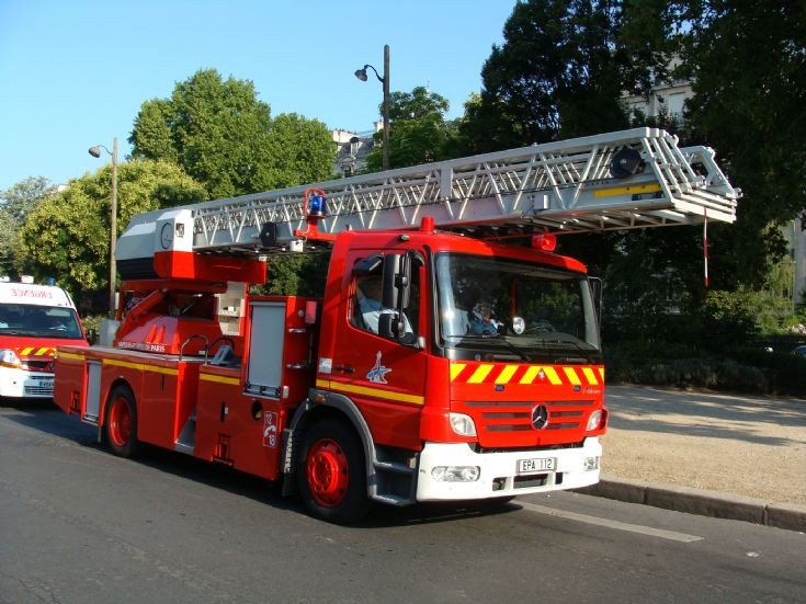 TL Mercedes Paris EPA 112