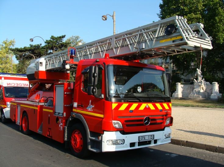 Mercedes TL Paris EPA 113