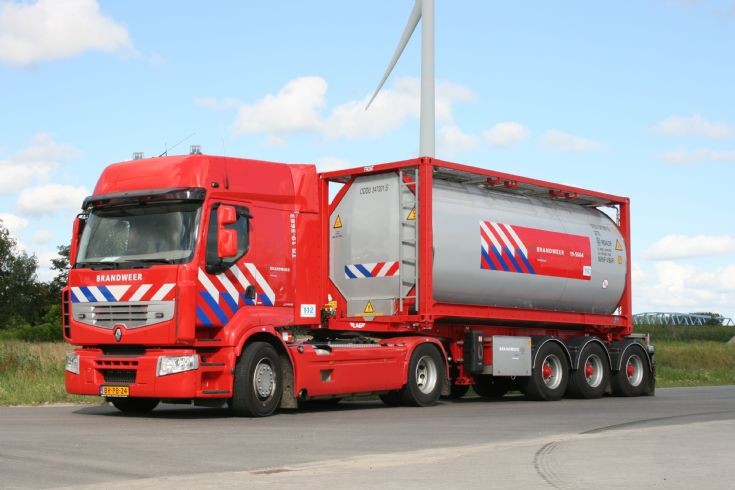 Brandweer Terneuzen truck and trailer Renault