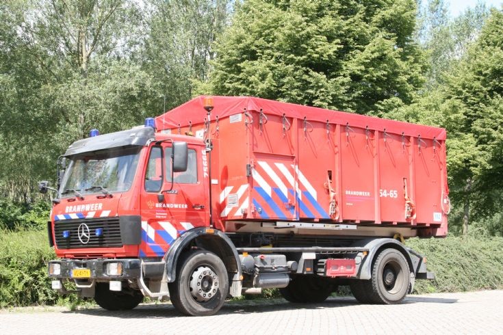 Brandweer Axel Mercedes 1622 Prime mover