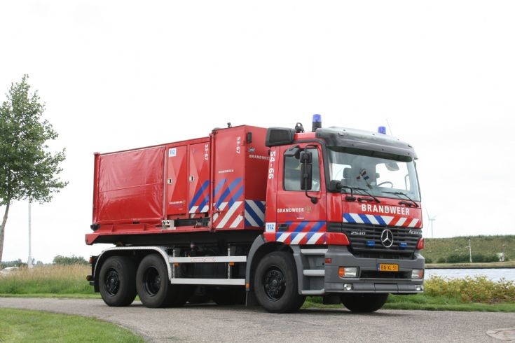 Fire station Sluiskil Mercedes Prime mover