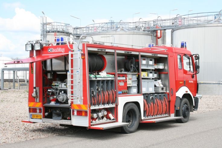 Brandweer Oiltanking Mercedes Rosenbauer back