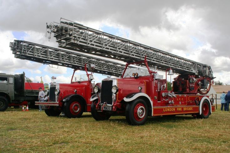 Leyland Metz's AVB1 & DGJ309