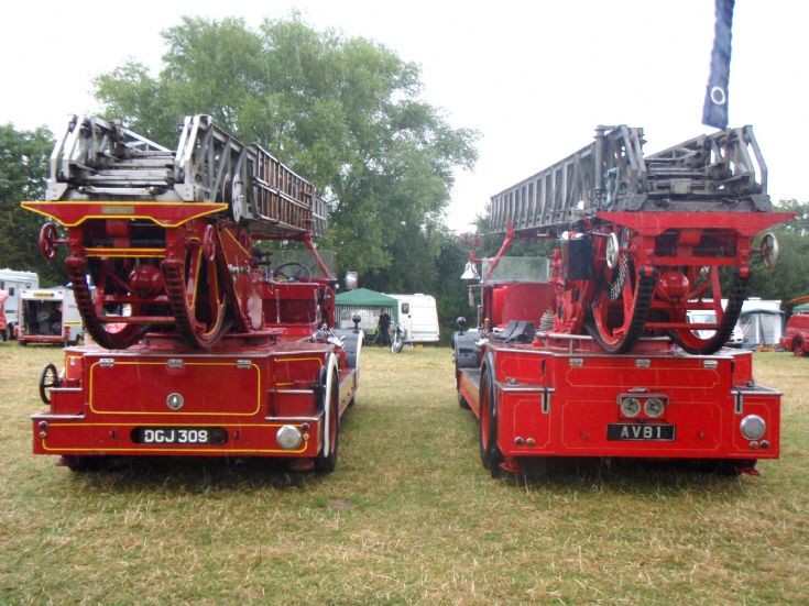 Leyland Metz 101' TLPs DGJ309 & AVB1