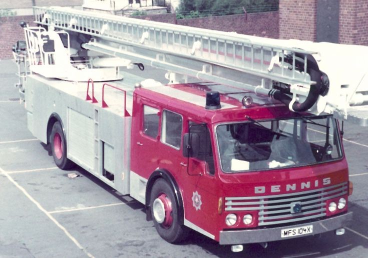 MFS 104X Dennis / Simon Snorkel Hydraulic Platform