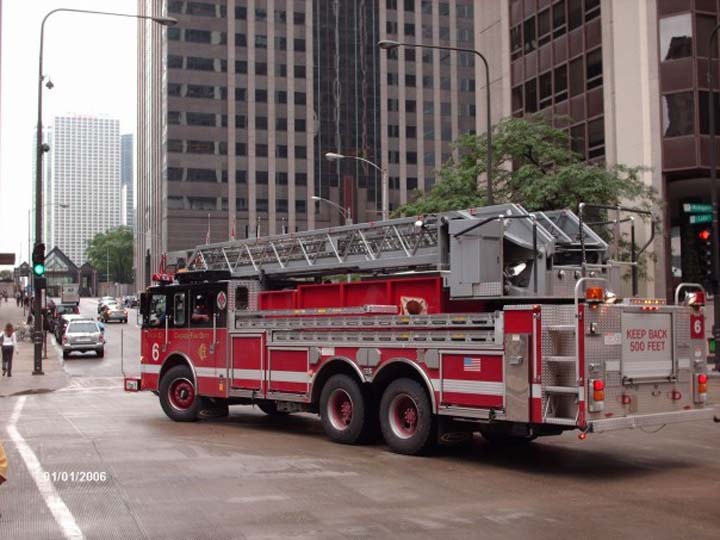 Chicago FD Pierce tower ladder