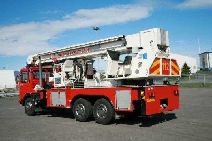 Man 26-281 Bronto skylift 28-2TI back
