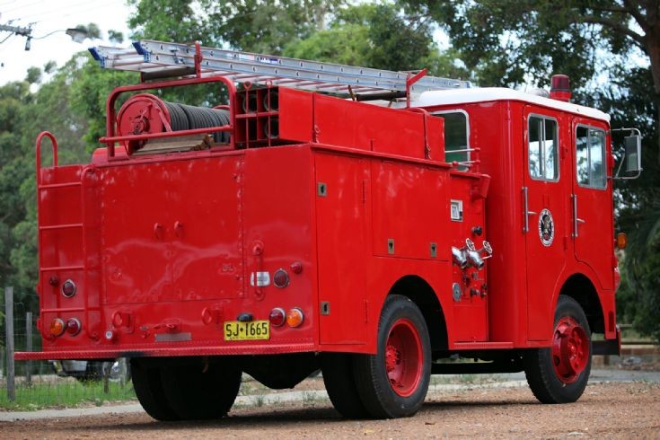 Isuzu Western Australia SJ 1665 back