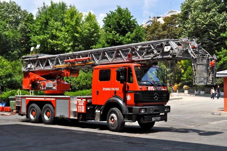52 M ladder Fire dept Istanbul Mercedes