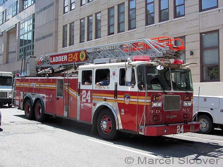 Ladder 24 FDNY Manhattan NYC
