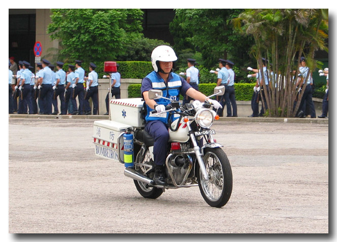 Suzuki GS500E paramedic bike