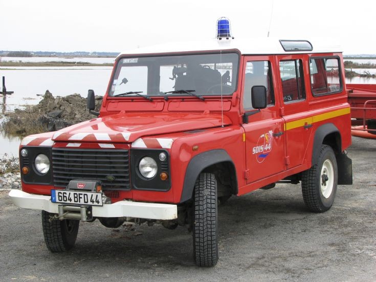 Land Rover liaisons car 664 BFD44