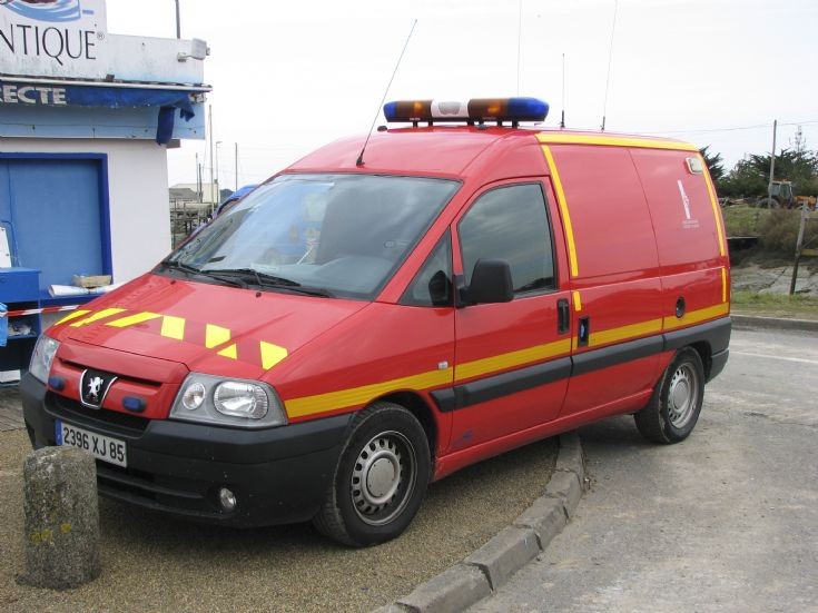 Peugeot light command car 2396XJ85