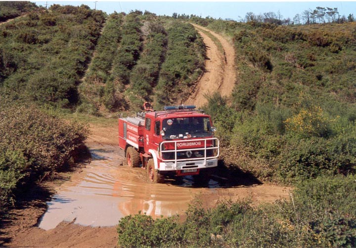 Portugese Renault fire appliance in action
