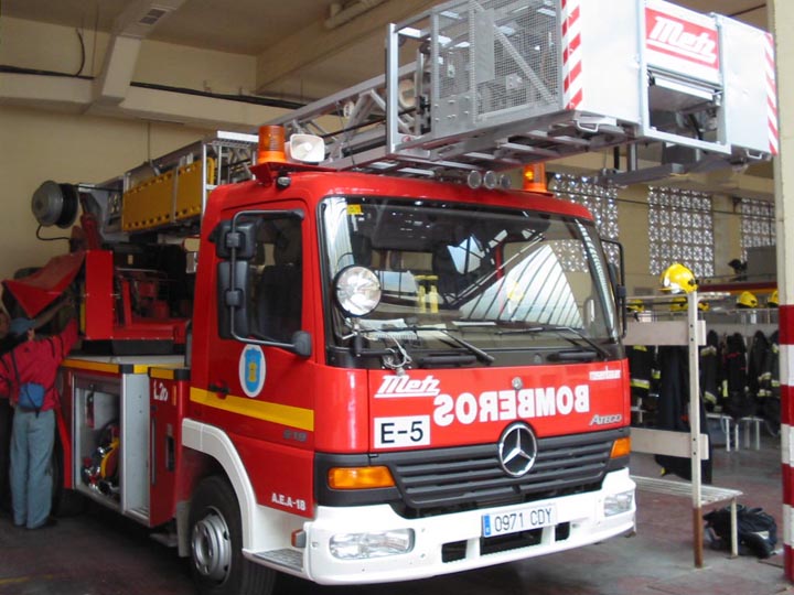 Bomberos Malaga Mercedes ladder
