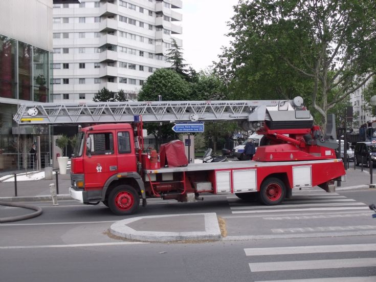 Iveco turntable truck Paris